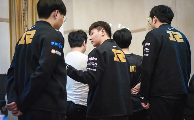 包含Doinb巅峰对决，Faker与90激战RNG分钟，败北胜负难料！的词条